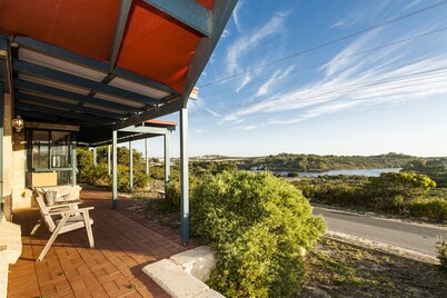 Moore Views - Stunning River Views