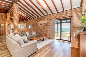 TV, Netflix, streaming services