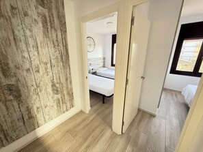 2 slaapkamers, een strijkplank/strijkijzer, gratis wifi, beddengoed