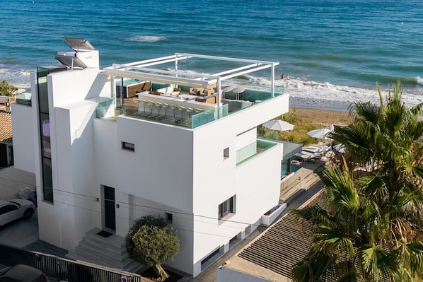 Relax on the rooftop terrace overlooking the beach, where you can enjoy the pool and outdoor seating.