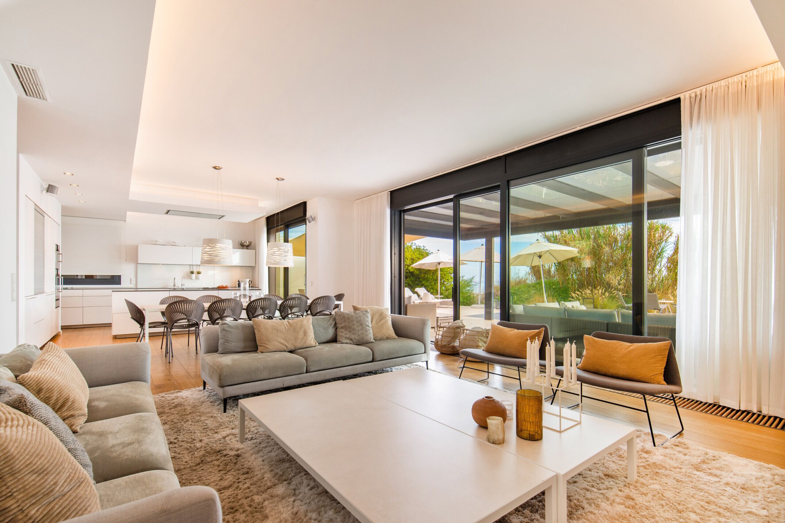 Beachfront Villa With Heated Pool & Spa - Marbella