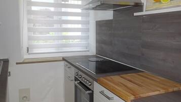 Kühlschrank, Ofen, Herdplatte, Geschirrspüler