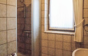 Shower - 1 bedroom cozy apartment in Medebach-Düdinghausen (Medebach-Düdinghausen)