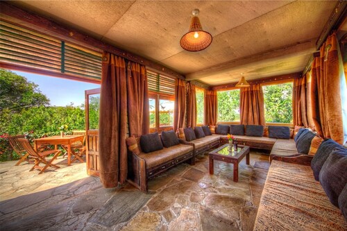 Rhino Watch safari Lodge