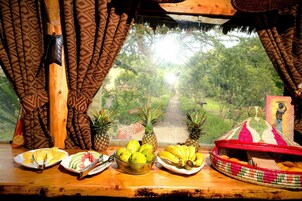 Breakfast, lunch and dinner served