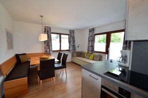 Departamento superior, varias camas, para no fumadores | Cocina privada | Cafetera de espresso, cafetera y tetera y tetera eléctrica 