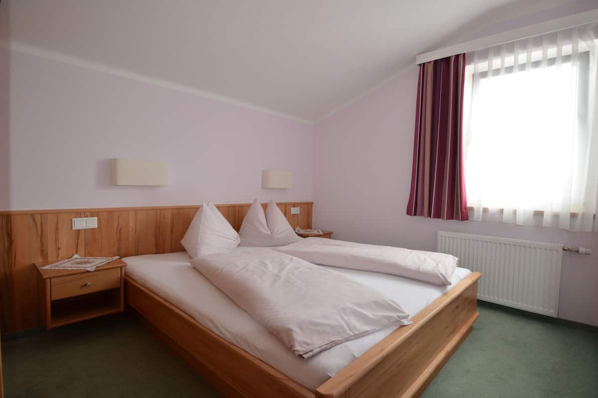 Premium appartement, Meerdere bedden, niet-roken | Een kluis op de kamer, verduisterende gordijnen, gratis wifi, beddengoed