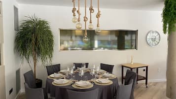 Ze serveren er lunch en diner