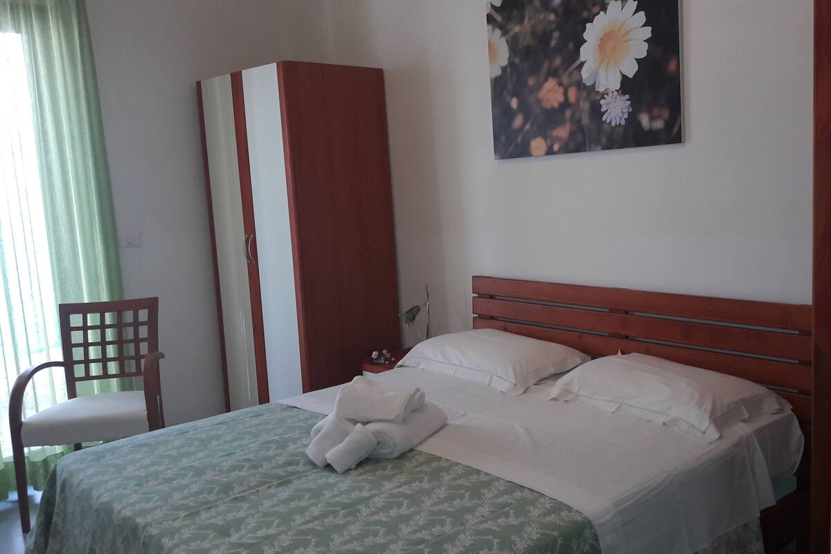 Blackout curtains, iron/ironing board, free cots/infant beds, free WiFi