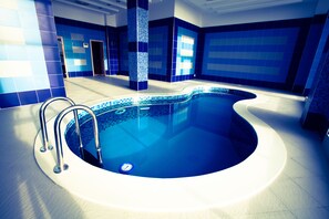 Indoor pool, pool loungers - Caspian Riviera Grand Palace (Aktau)