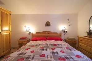 经典双人房 | 羽绒被、免费 WiFi