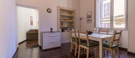 Apartment, 1 Bedroom | In-room dining