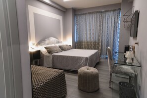 Sengetøy av topp kvalitet, dundyner, memory foam-senger og minibar