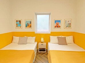 Standard Twin Room, 2 Double Beds | Desk, blackout drapes, soundproofing, free WiFi - The Bay - Ha Long Homestay (Ha Long)