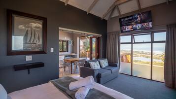 Luxury Studio Suite | 1 bedroom, in-room safe, individually decorated, individually furnished