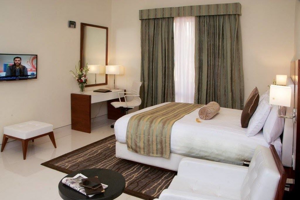 deluxe queen | in-room safe, desk, blackout curtains, iron/ironing board