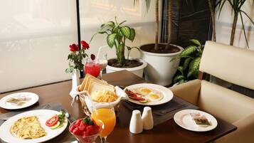 Free daily continental breakfast