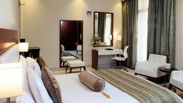 Deluxe Queen | In-room safe, desk, blackout curtains, iron/ironing board