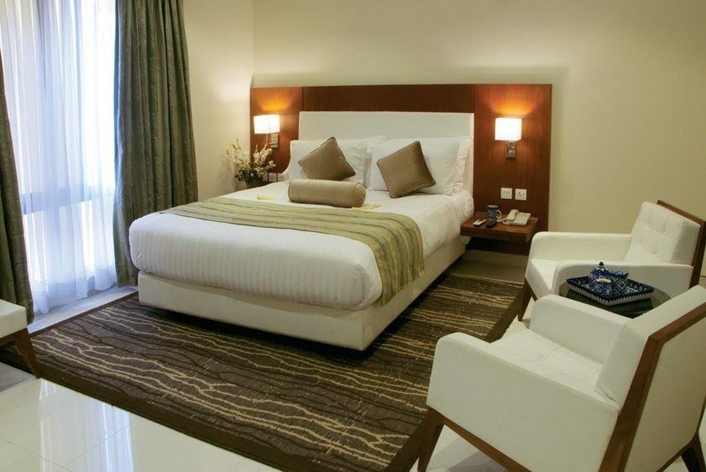 deluxe queen | in-room safe, desk, blackout curtains, iron/ironing board