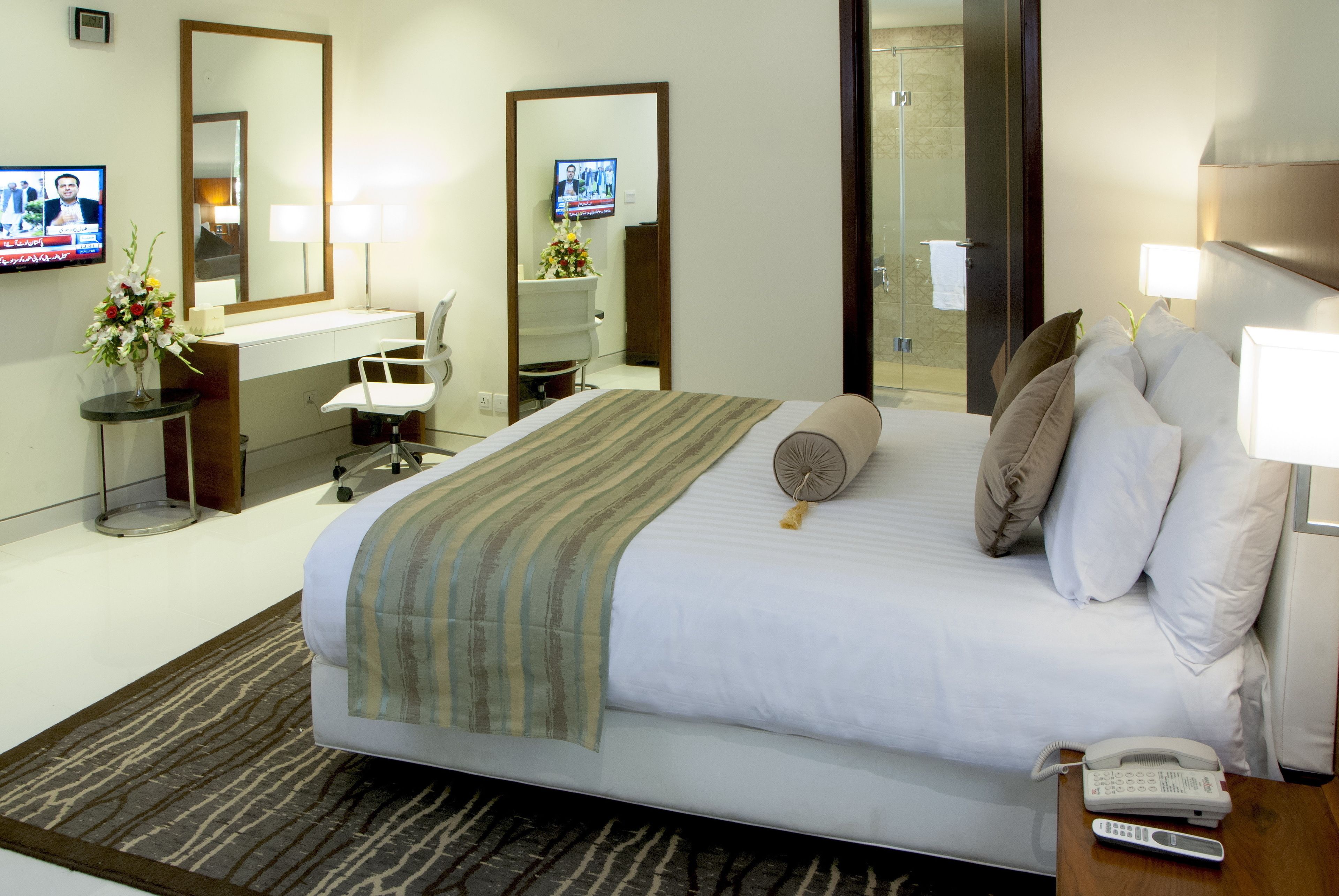 deluxe queen | in-room safe, desk, blackout curtains, iron/ironing board