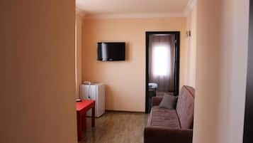 Deluxe Suite, Non Smoking | Living area | Plasma TV