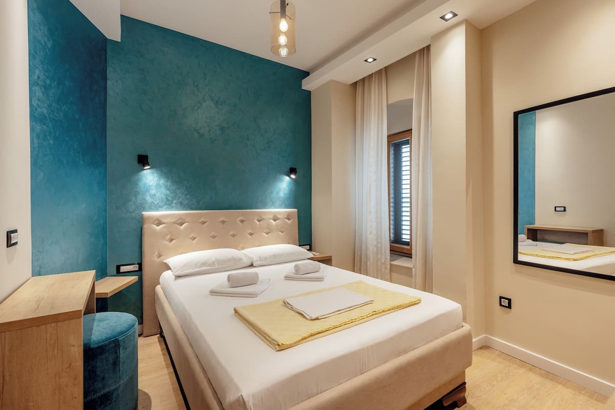 Deluxe-Doppelzimmer | Schreibtisch, laptopgeeigneter Arbeitsplatz, Bügeleisen/Bügelbrett