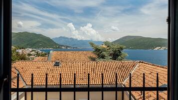 Deluxe Double Room, Bay View | Desk, laptop workspace, iron/ironing board, free WiFi