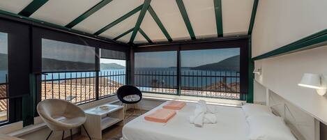 Deluxe Double Room, Bay View | Desk, laptop workspace, iron/ironing board, free WiFi