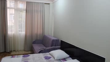 Deluxe Suite, Non Smoking | Desk, soundproofing, rollaway beds, free WiFi