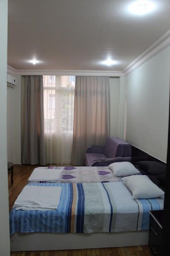 デラックス スイート 禁煙 | デスク、防音設備、可動式ベッド、WiFi (無料)