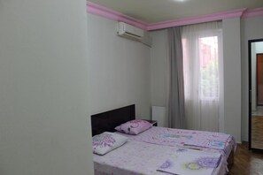 スタンダード ダブルまたはツインルーム 禁煙 | デスク、防音設備、可動式ベッド、WiFi (無料)