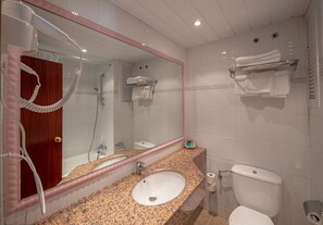 Bathroom - Hotel Gallet (Roses)