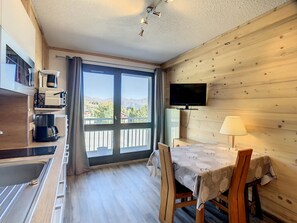 KylskÄp, diskmaskin, kaffe- och tebryggare och brödrost