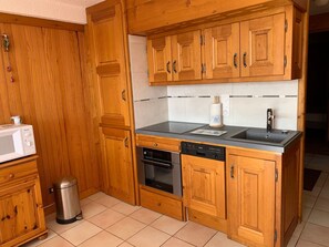 Frigorifero, microonde, forno, lavastoviglie