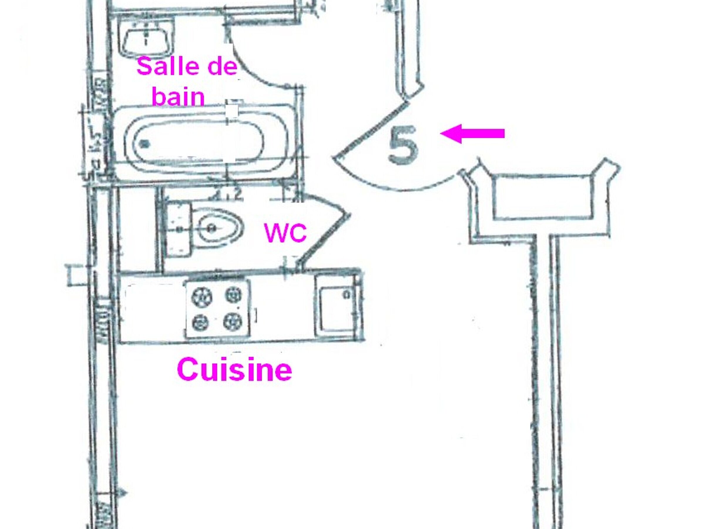 A floor plan of a hotel room with a bathroom, WC, and kitchenette.