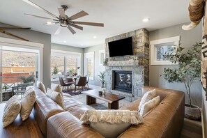 TV, fireplace - Unbeatable location, Walk to Ski, Gourmet Kitchen! Free Shuttle + Hot Tub! (Park City)