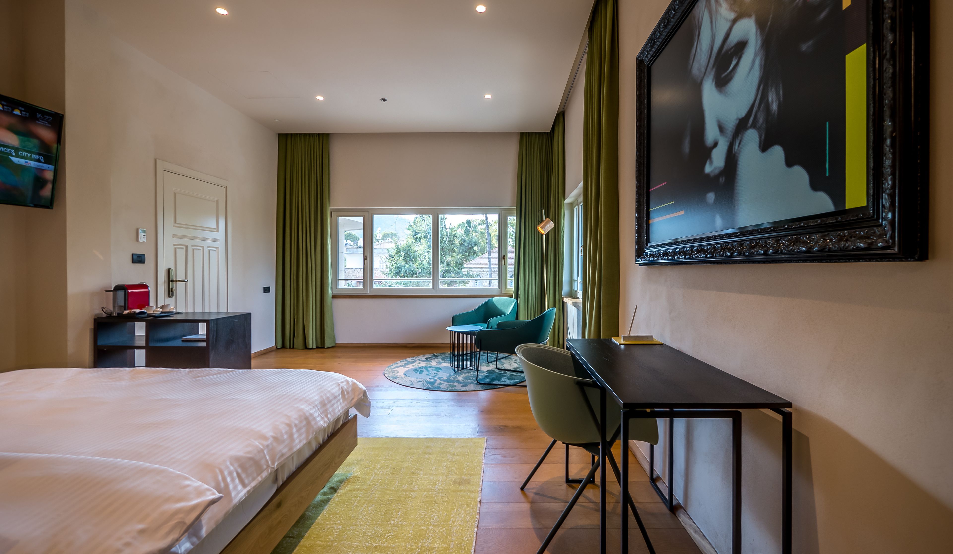 Suite | 1 slaapkamer, een minibar, een kluis op de kamer, een bureau