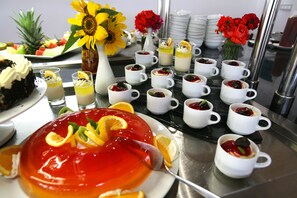 Free daily buffet breakfast  - Saint George Palace Hotel - All inclusive (Corfu)