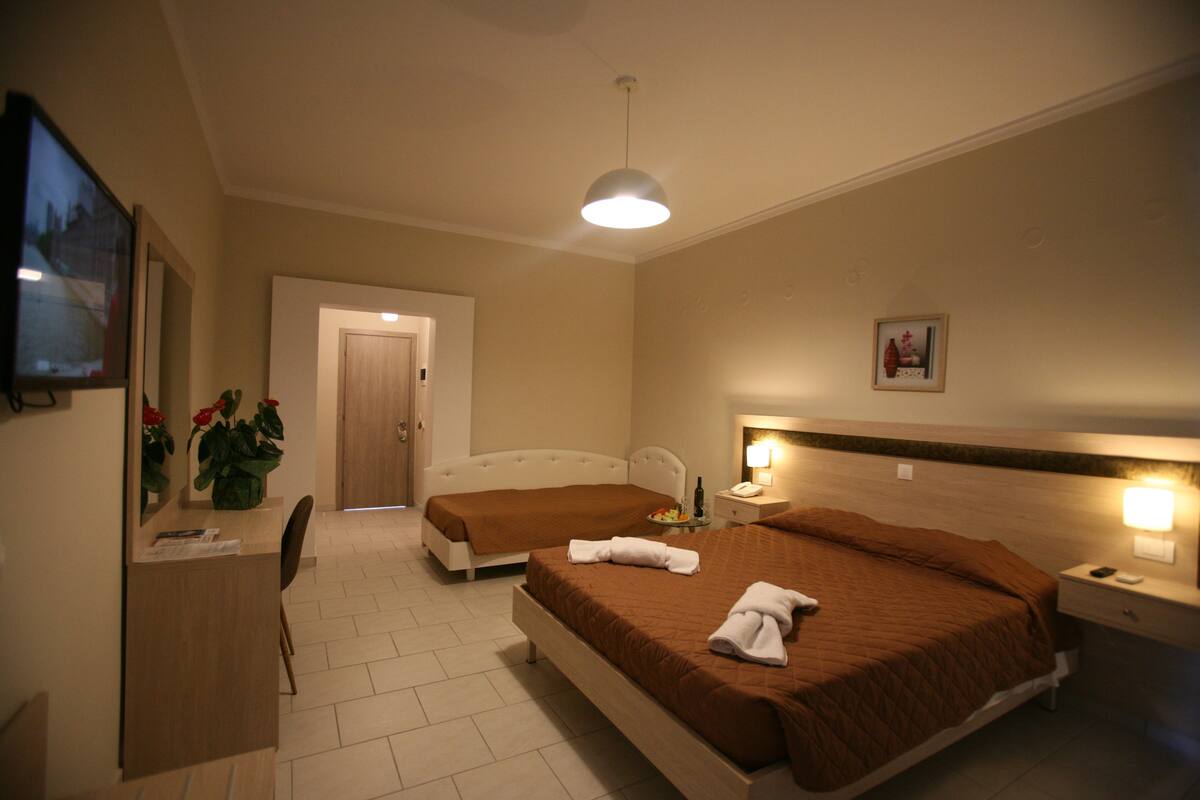 Junior Suite | In-room safe, desk, soundproofing, cribs (free)