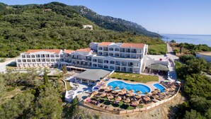A large resort with multiple buildings, a swimming pool, and a view of the sea. - Saint George Palace Hotel - All inclusive (Corfu)