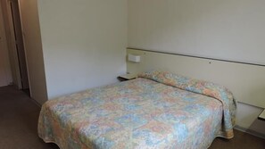 Phòng đôi phong cách cổ điển, 1 giường đôi, không hút thuốc | Trang trí khác biệt, trang bị nội thất với thiết kế riêng biệt, bàn