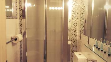 Double Room, 1 Double Bed | Bathroom | Shower, towels