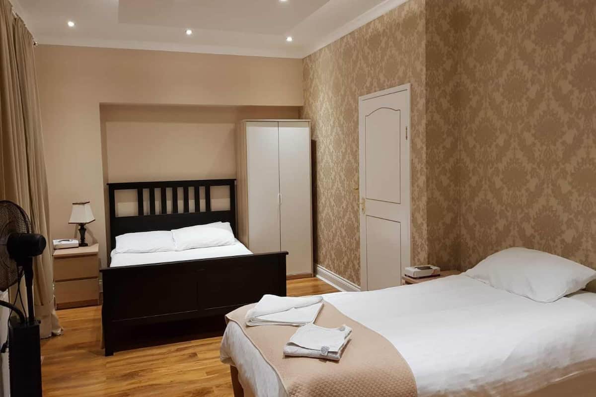 Comfort Triple Room | Blackout drapes, WiFi (free), bed sheets