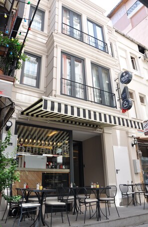 Front of property - Centrum Suites İstanbul (Istanbul)