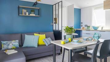 Suite, 1 chambre | Coin séjour | Table de tennis de table