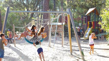 Children’s play area – outdoor
