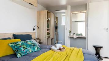 Blackout curtains, free WiFi, wheelchair access