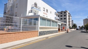 Property entrance - Hotel Montana (Roses)
