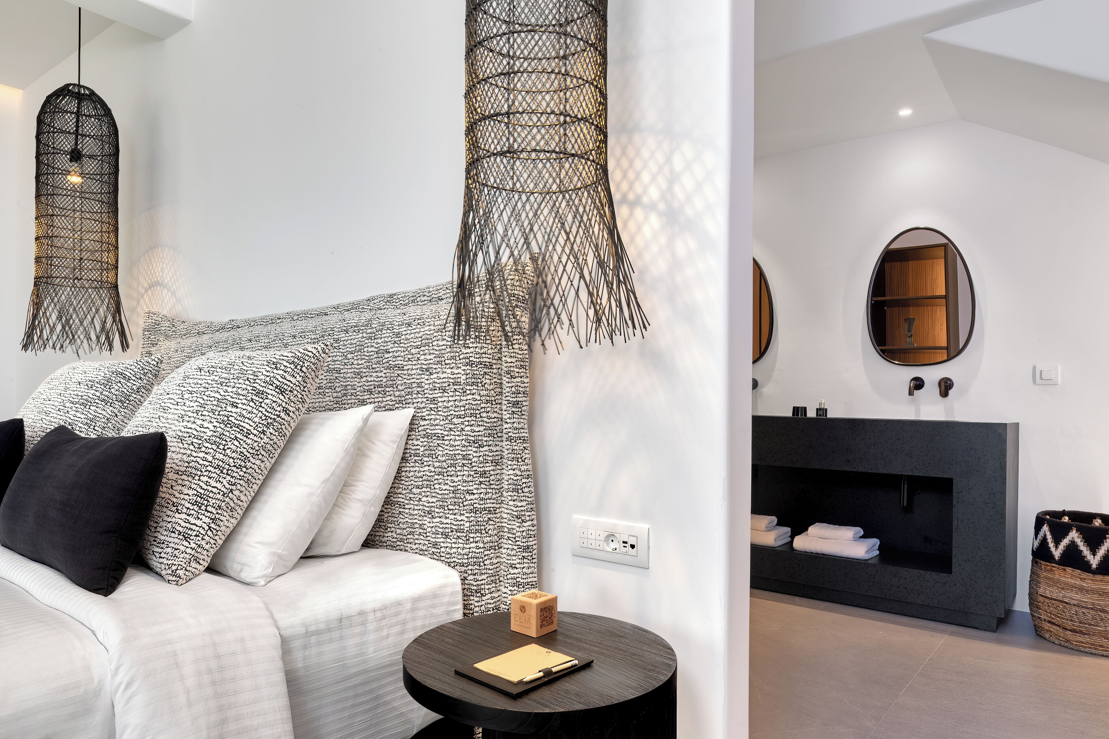 luxury apartment, 1 bedroom, sea view, beachfront | 2 bedrooms, premium bedding, down duvets, minibar