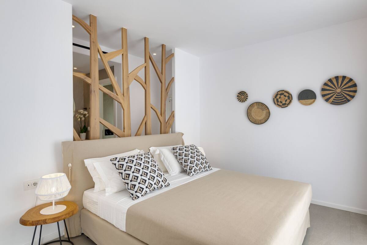 Prestige Junior Suite, Sea & Pool View | 2 間臥室、高級寢具、羽絨被、迷你吧